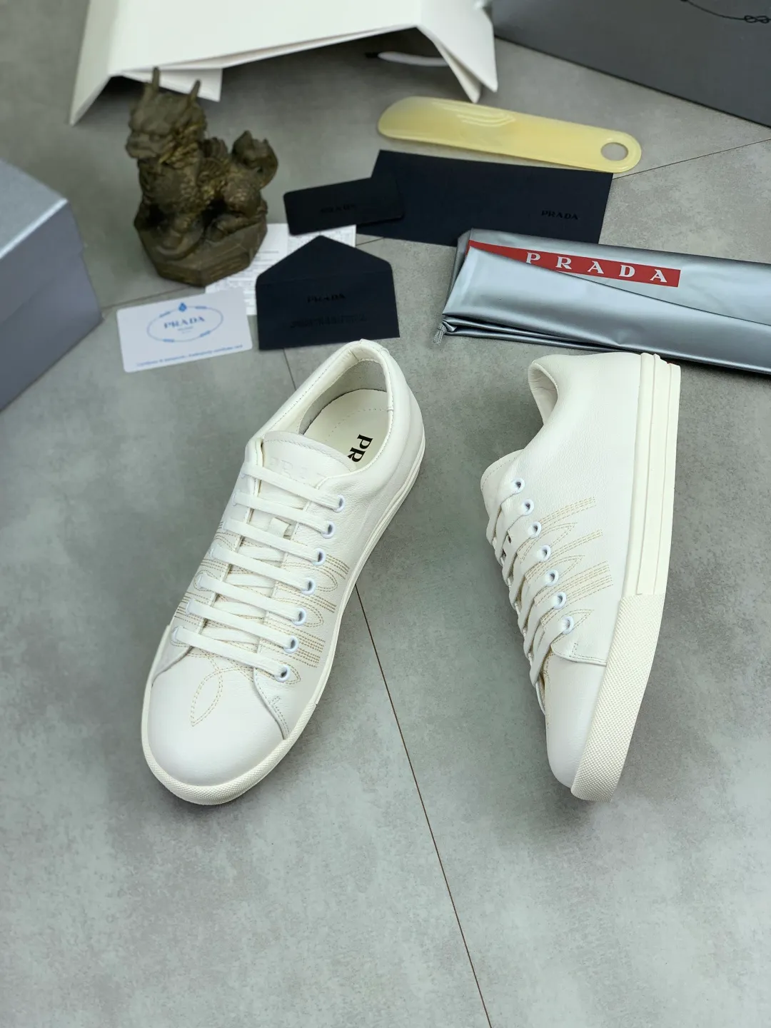 Men's men's shoes P560💰[New model] The latest hot model is on the official website, 🆘 The trendy brand (Prada) mainly promotes the hot model, avant-garde and versatile fashion men's shoes private version mold opening, cowhide surface splicing 1:1.. Fashionable and simple, original imported cowhide lining cowhide feet; the atmosphere and personality are more fashionable, eye-catching and pursuing class. It will subvert the old ideas and be a must-have for fashion trendsetters with you! Must keep it for yourself! Tall and comfortable, large and low, high-end quality workmanship. Code number: 38-44 3️⃣optional.